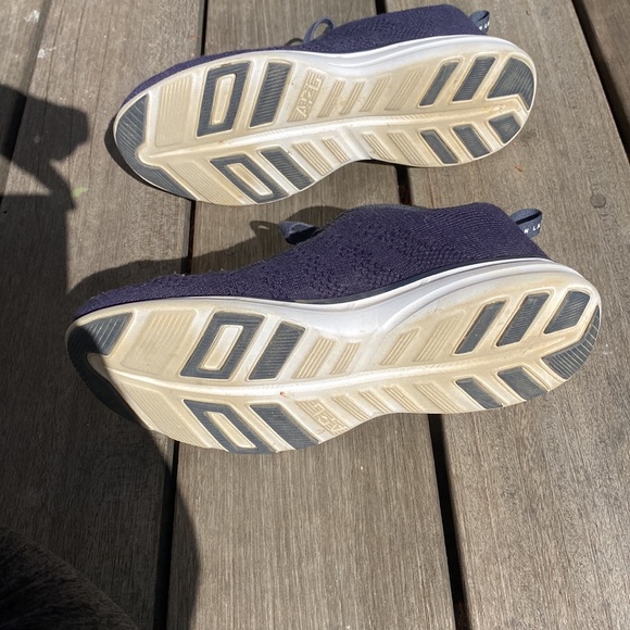 APL tech loom shoes - Picture 3 of 5